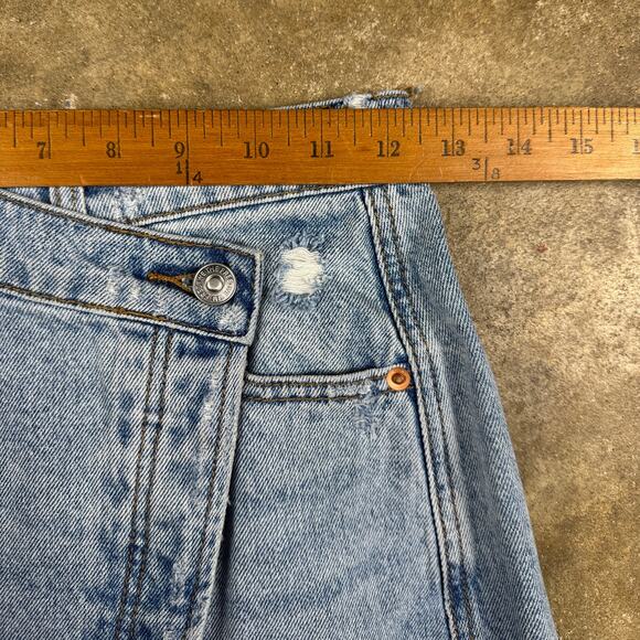 Free People Parker Wrap Mini Skirt Women’s 25 Blue Distressed Denim Raw Hem - Picture 8 of 10